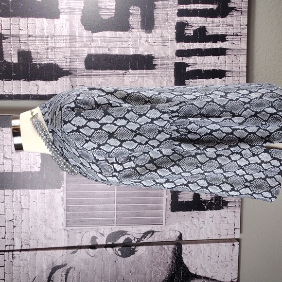 Michael Michael Kors Snake Print Blouse EUC - Picture 2 of 6